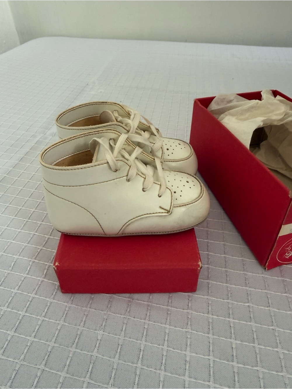 Vintage Buster Brown Snuggle White Leather Bootie Shoes Size 2E with Box